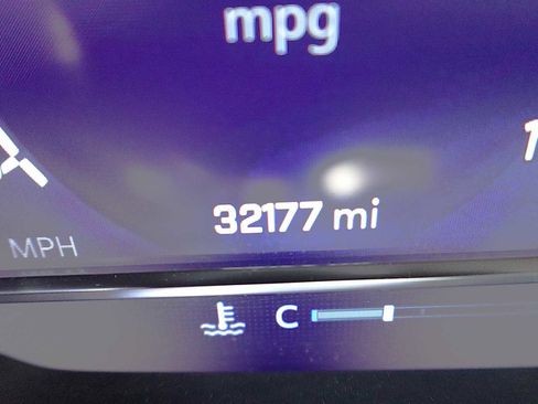 Used 2024 Chevrolet Suburban High Country AWD/4WD image 19