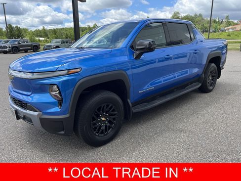Used 2025 Chevrolet Silverado EV LT AWD/4WD image 3