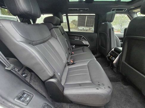 Used 2024 Land Rover Range Rover Long Wheelbase SE image 14