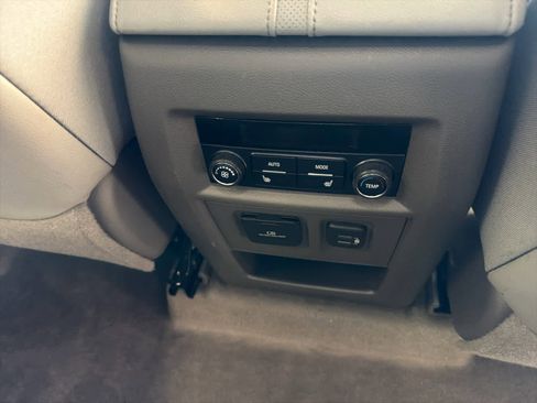 Used 2018 Chevrolet Traverse Premier w/ Driver Confidence II Package image 39