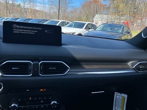 New 2025 MAZDA CX-5 Signature image 9