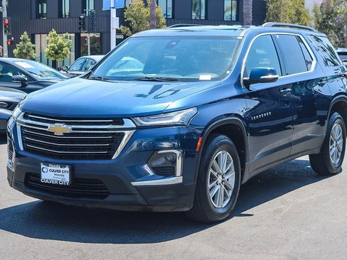 Used 2023 Chevrolet Traverse LT FWD image 3