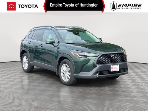 Used 2022 Toyota Corolla Cross LE image 1