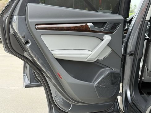 Used 2019 Audi Q5 2.0T Premium Plus w/ Premium Plus Package image 24