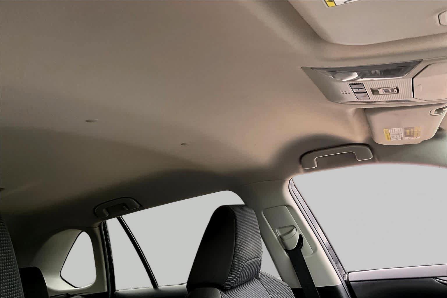 Used 2022 Toyota RAV4 LE FWD image 13
