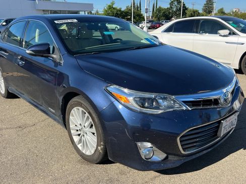 Used 2014 Toyota Avalon Limited w/ Technology Package FWD image 3
