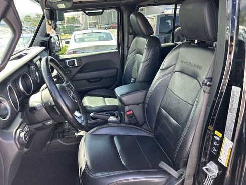 Used 2020 Jeep Gladiator Overland AWD/4WD image 13