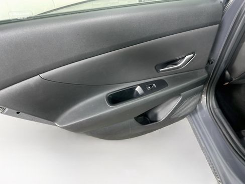 Used 2025 Hyundai Elantra SEL FWD image 26