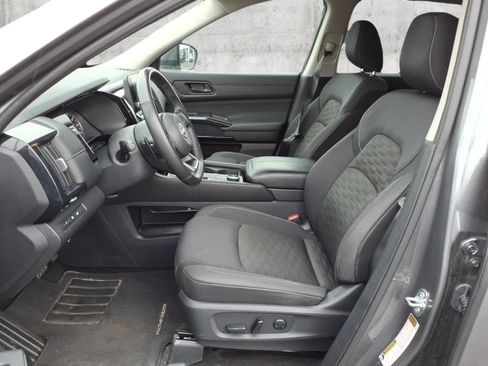 Used 2025 Nissan Pathfinder SV AWD/4WD image 4