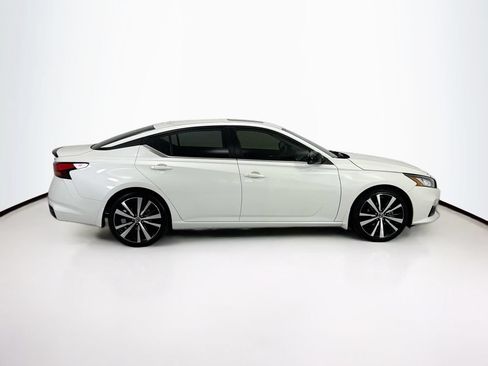 Used 2022 Nissan Altima 2.5 SR w/ Midnight Edition Package FWD image 4