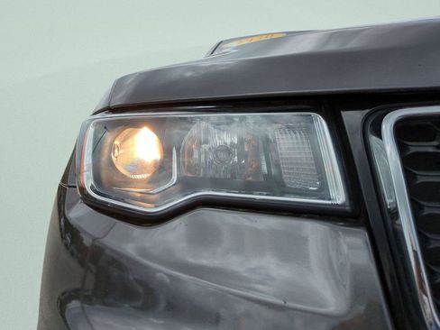 Used 2020 Jeep Grand Cherokee Laredo image 30