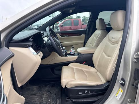 Used 2017 Cadillac XT5 Premium Luxury AWD/4WD image 6