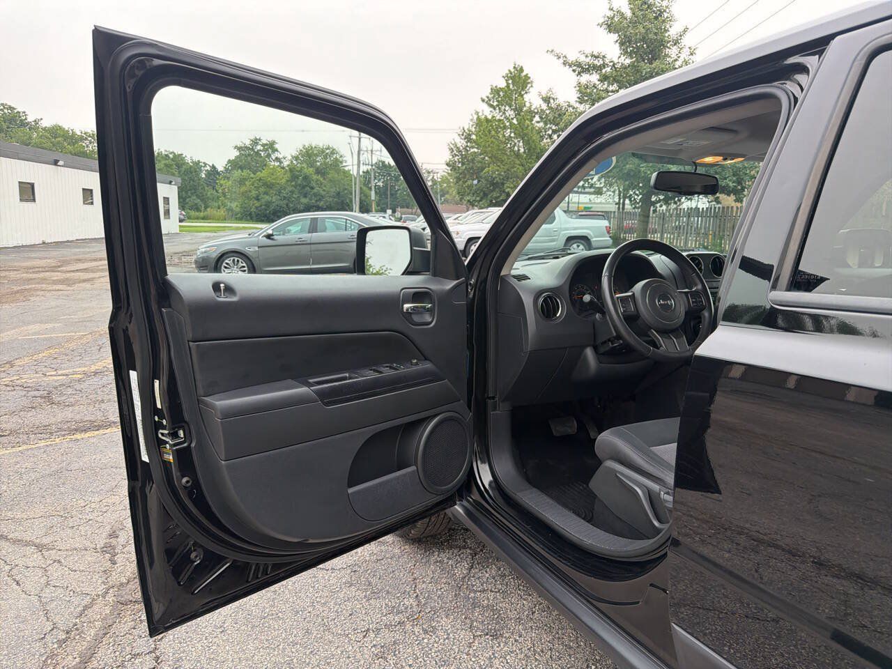 Used 2014 Jeep Patriot Latitude AWD/4WD image 19