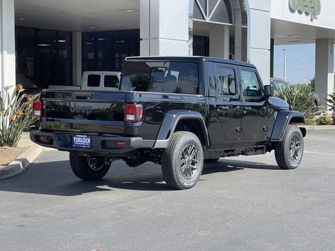 New 2026 Jeep Gladiator Sport AWD/4WD image 11