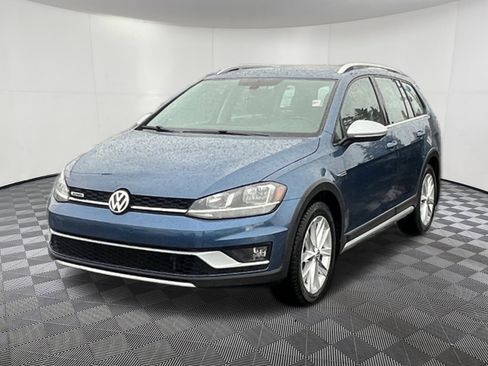 Used 2018 Volkswagen Golf Alltrack SE image 3