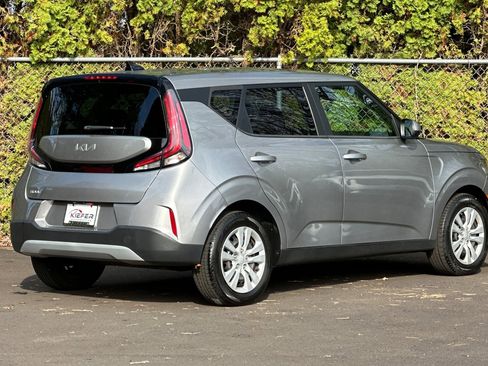 Certified 2023 Kia Soul LX image 4