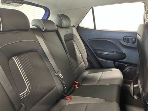 Used 2025 Hyundai Venue Limited FWD image 13