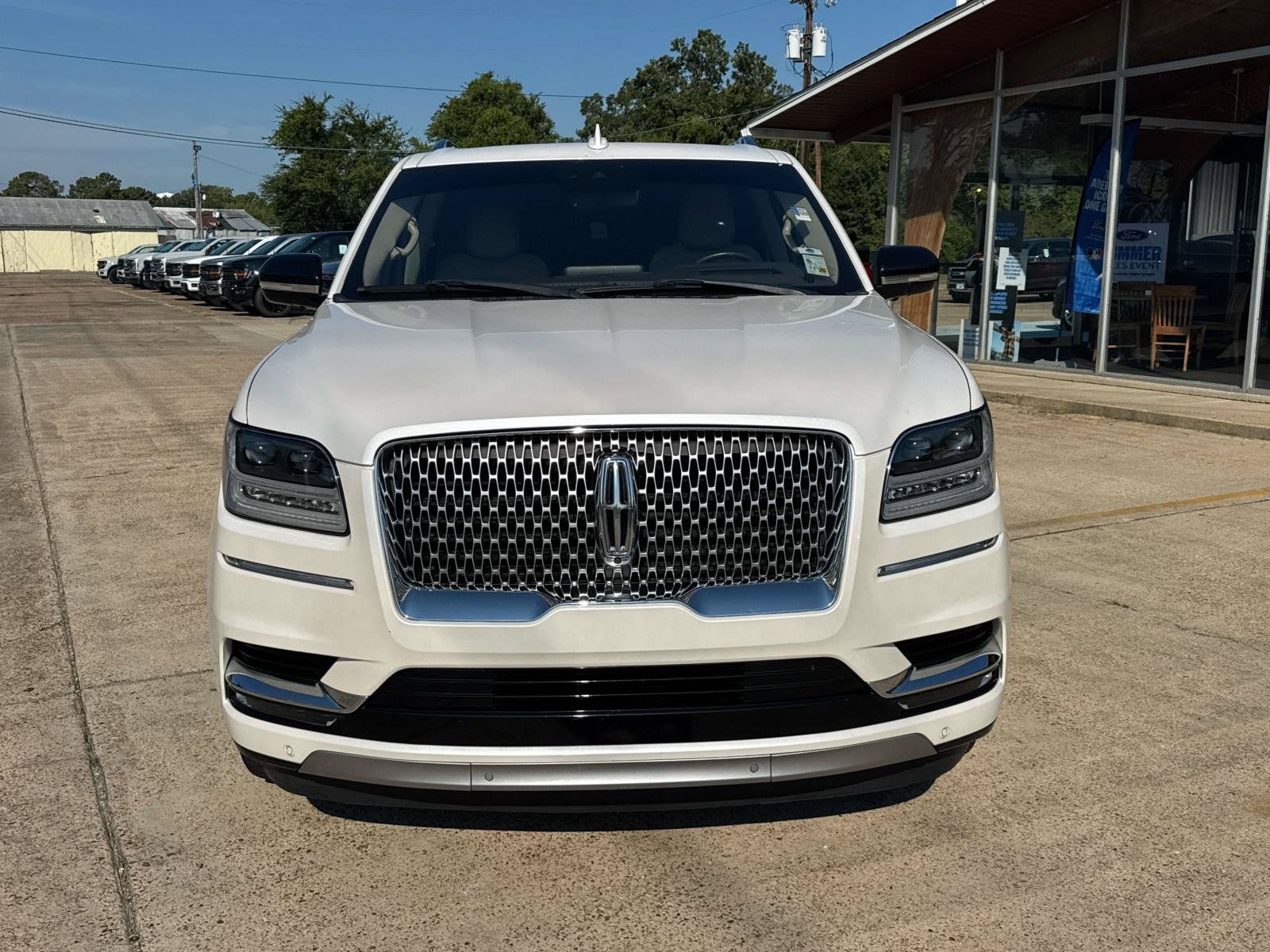 Used 2019 Lincoln Navigator Reserve AWD/4WD image 2