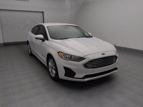 Used 2019 Ford Fusion SE FWD image 13