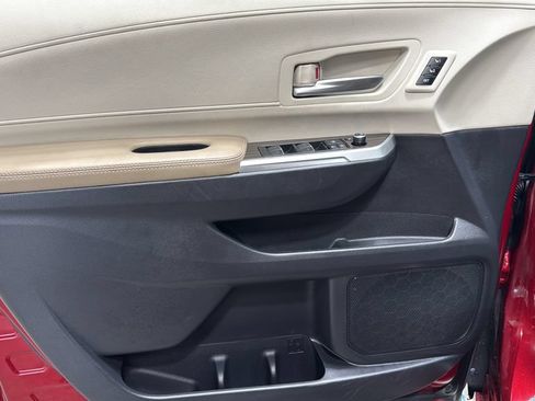 Used 2023 Toyota Sienna Limited AWD/4WD image 22