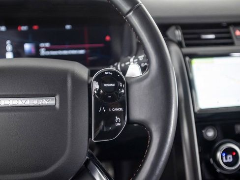Used 2020 Land Rover Discovery HSE image 31