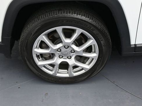 Used 2023 Jeep Compass Latitude AWD/4WD image 9