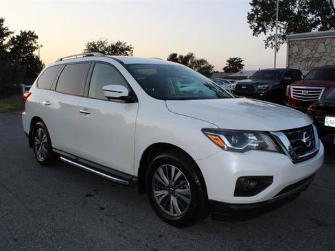 Used 2017 Nissan Pathfinder SL w/ SL Premium Package AWD/4WD image 9