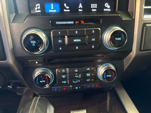 Used 2017 Ford F150 Platinum w/ Equipment Group 701A Luxury AWD/4WD image 30