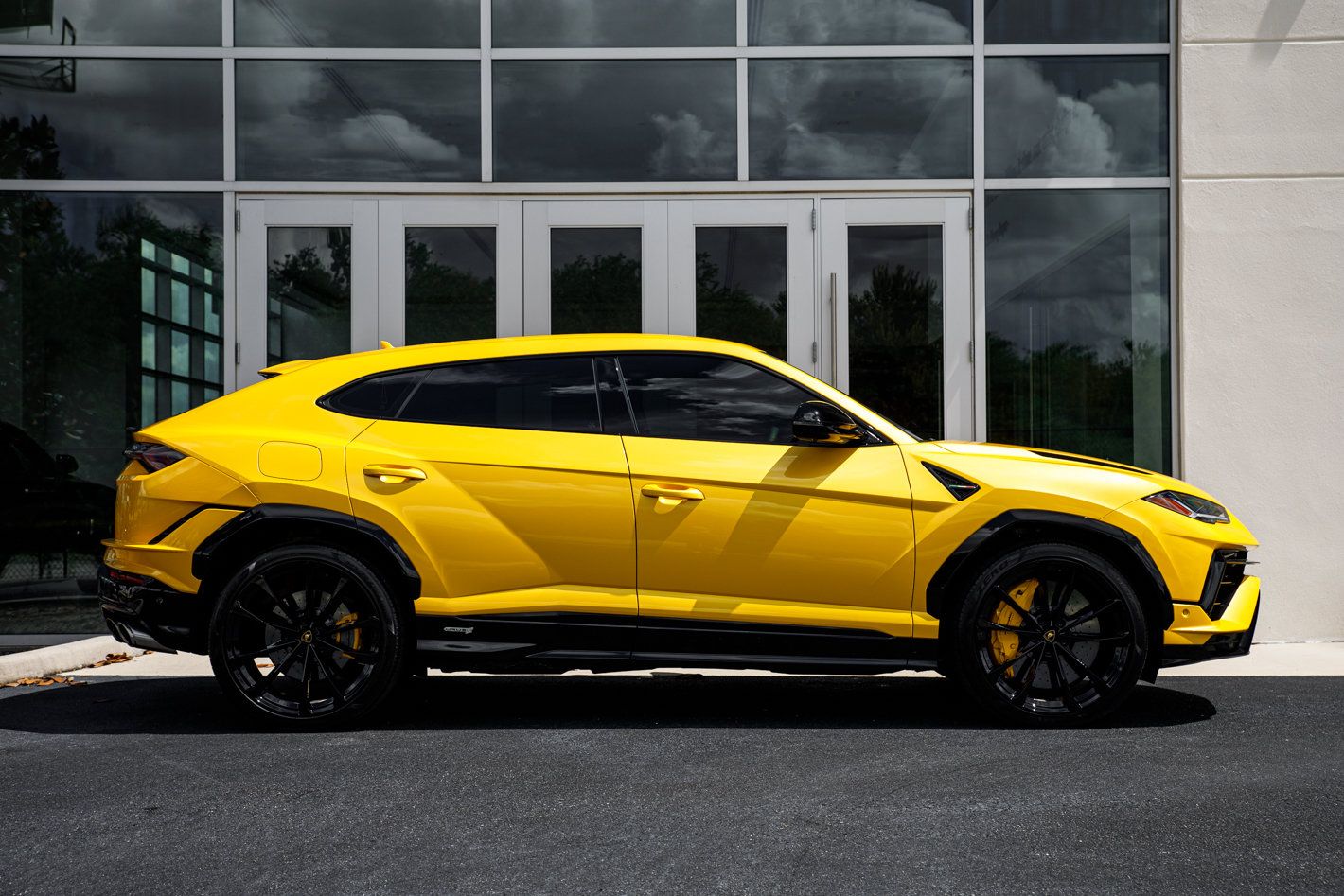 Used 2024 Lamborghini Urus S AWD/4WD image 18