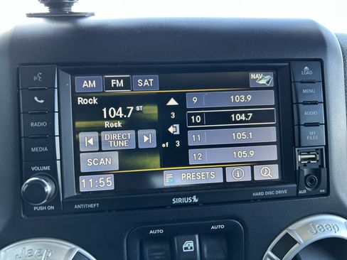 Used 2017 Jeep Wrangler Unlimited Rubicon image 12