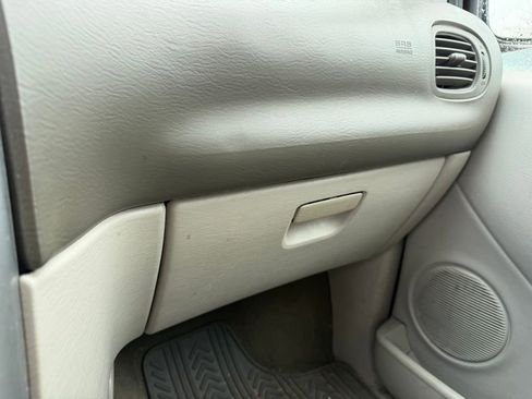 Used 2007 Chrysler Town & Country Limited FWD image 13