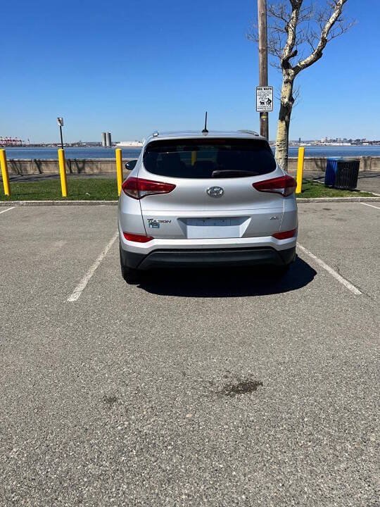 Used 2017 Hyundai Tucson SE w/ SE Popular Package 02 AWD/4WD image 6