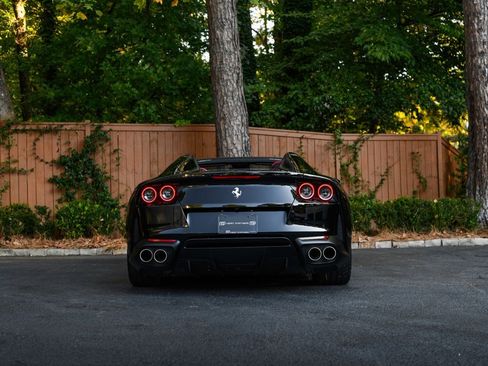 Used 2021 Ferrari 812 GTS image 8