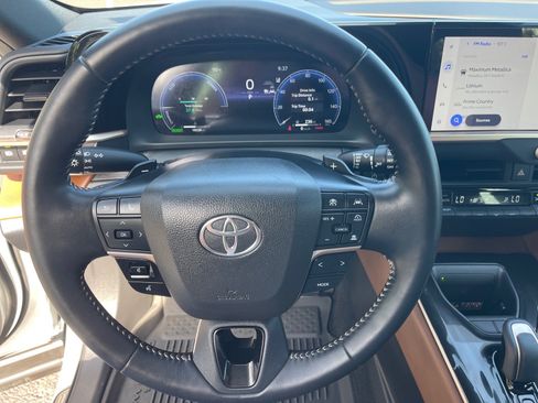 Used 2025 Toyota Crown Signia AWD/4WD image 7