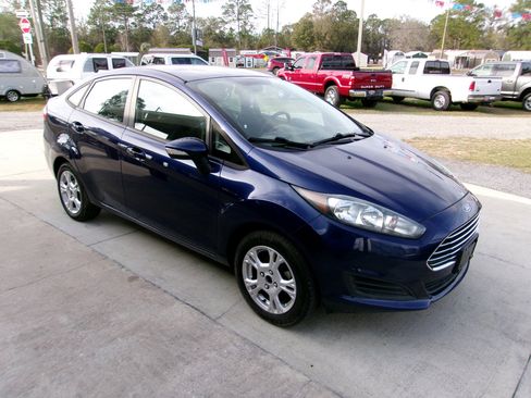Used 2016 Ford Fiesta SE image 3