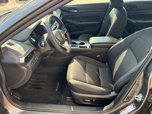 Used 2024 Nissan Altima 2.5 SV image 17