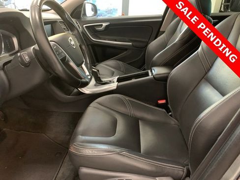 Used 2018 Volvo V60 T5 Dynamic w/ Vision Package image 10