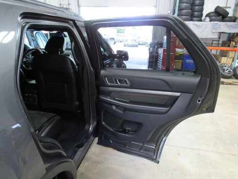 Used 2019 Ford Explorer XLT w/ Equipment Group 202A AWD/4WD image 26