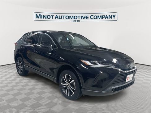 Used 2023 Toyota Venza LE image 1