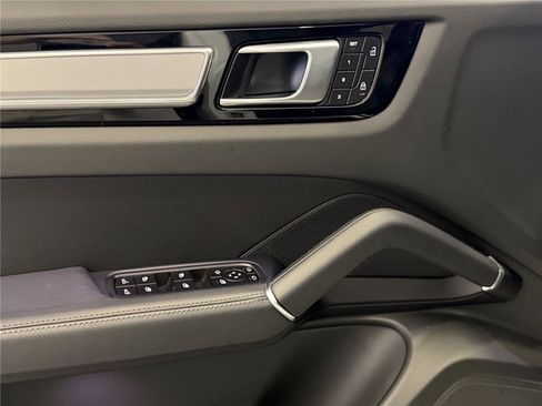 Certified 2022 Porsche Cayenne Platinum Edition image 14