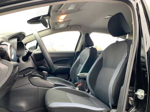 Used 2025 Nissan Versa SV w/ Trunk Package image 24