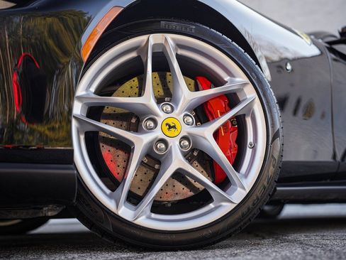 Used 2023 Ferrari Roma image 18