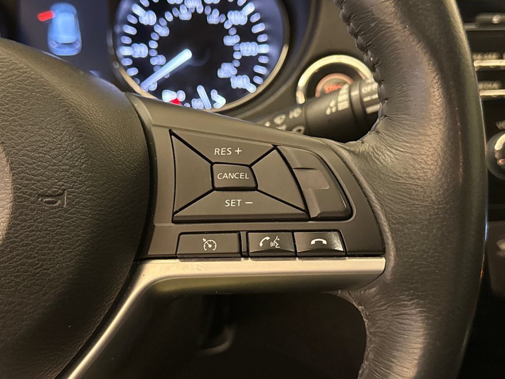 Used 2017 Nissan Rogue SV w/ Midnight Edition FWD image 31