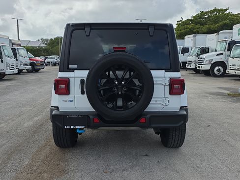 Used 2023 Jeep Wrangler Sahara AWD/4WD image 6