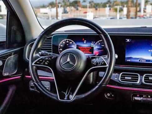 Used 2024 Mercedes-Benz GLS 450 4MATIC image 17