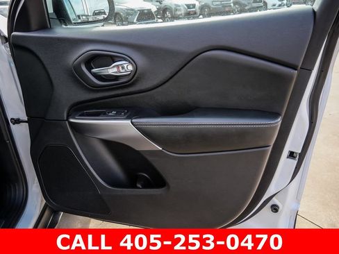 Used 2020 Jeep Cherokee Limited FWD image 19
