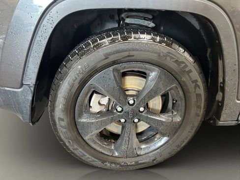 Used 2015 Jeep Cherokee Latitude w/ Comfort/Convenience Group AWD/4WD image 31