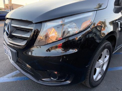 Used 2018 Mercedes-Benz Metris Passenger image 2