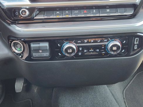 Used 2025 GMC Sierra 1500 SLT image 12