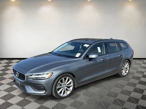 Used 2020 Volvo V60 T5 Momentum w/ Protection Package image 7